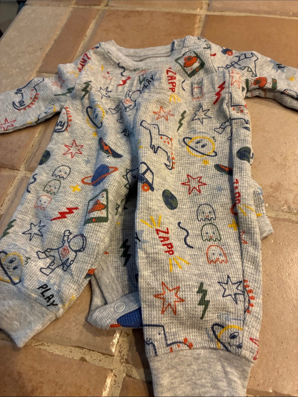 Garanimals Gray Space-Print Baby 2pc Set with Colorful Rockets - Picture 4 of 4